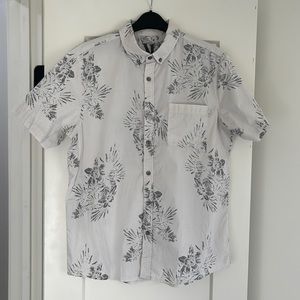 Vuori Men’s Button Down Shirt Sleeve Hawaiian Shirt